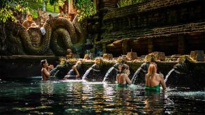 Tirta Empul dengan pemandian suci