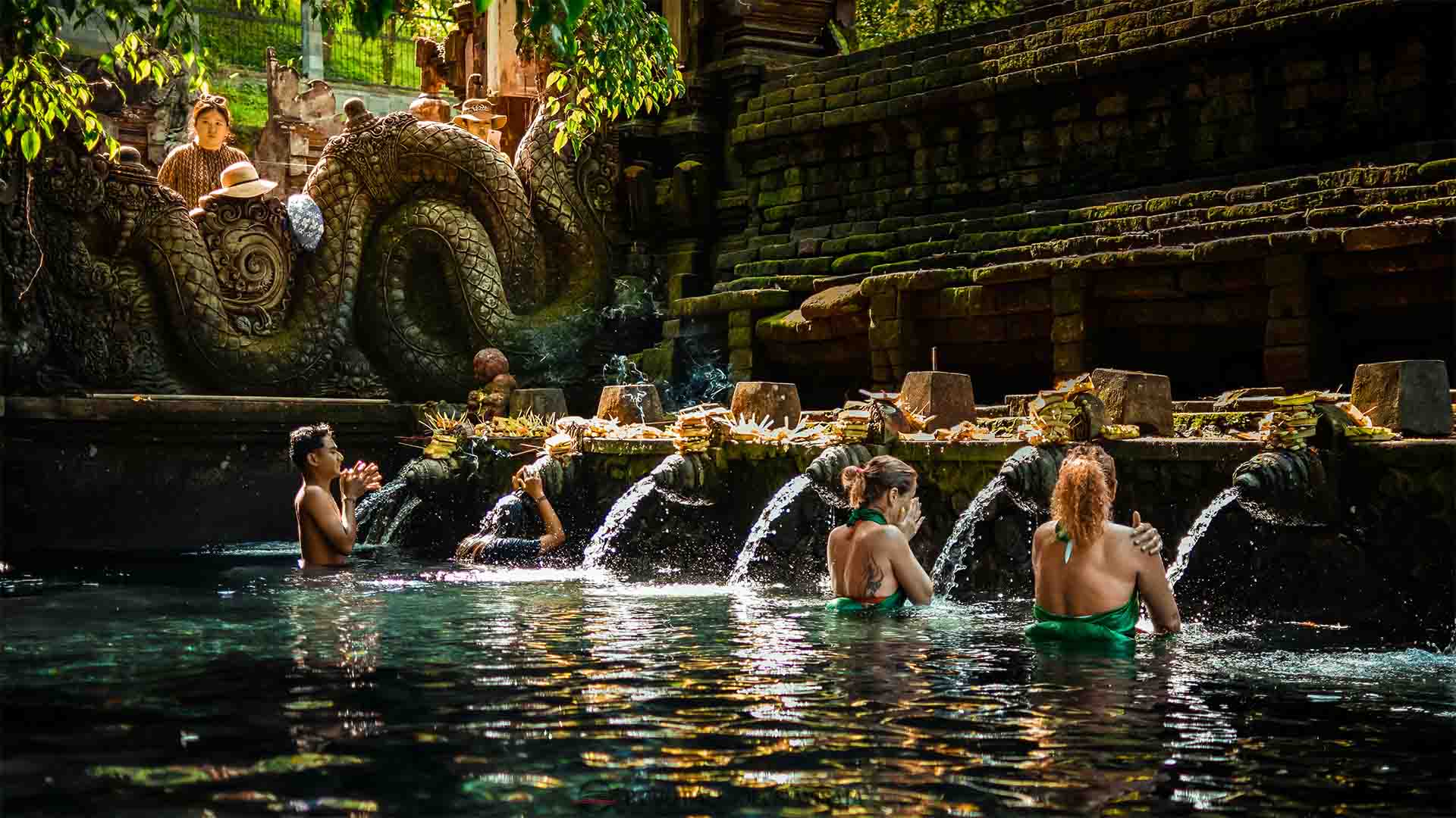 Tirta Empul dengan pemandian suci
