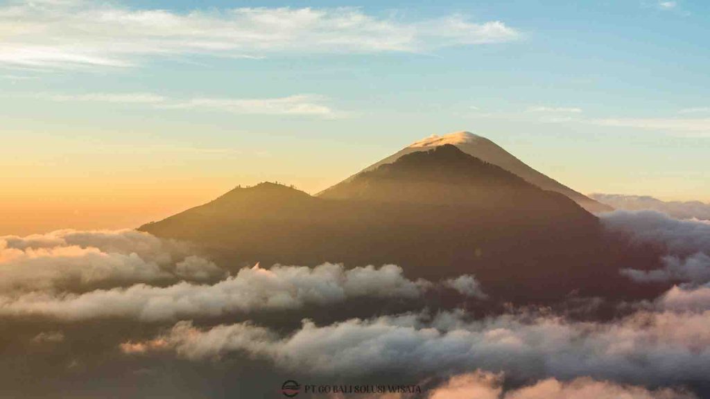 Gunung Batur dan Danau Batur di Kabupaten Bangli Bali, destinasi trekking dan sunrise