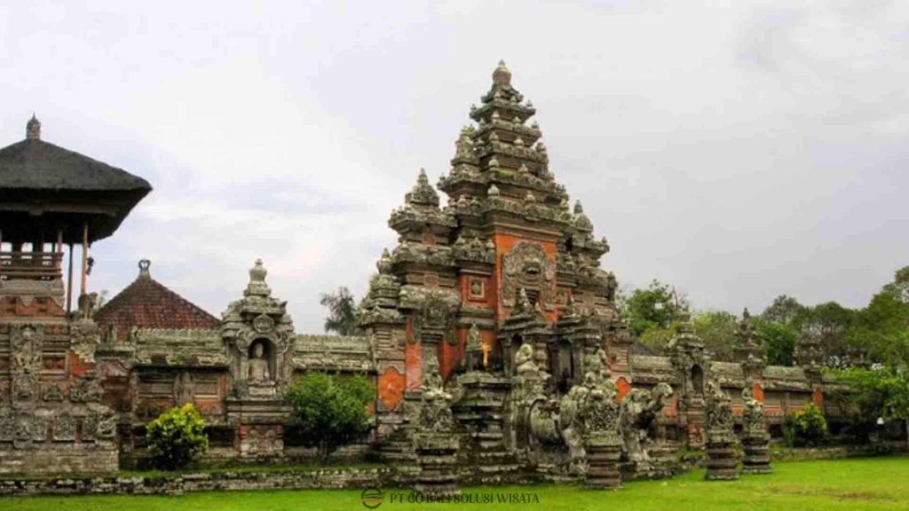 Pertunjukan tari Barong di Desa Batubulan Bali, pusat seni dan desa tradisional Bali