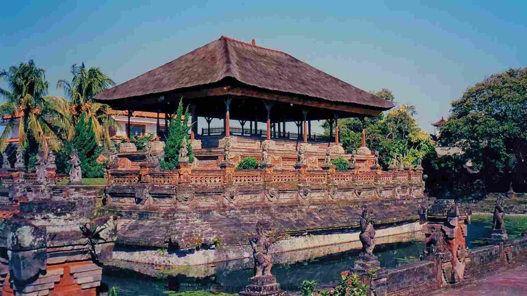 Kerta Gosa dan Puri Semarapura di Kabupaten Klungkung Bali, pusat sejarah dan budaya